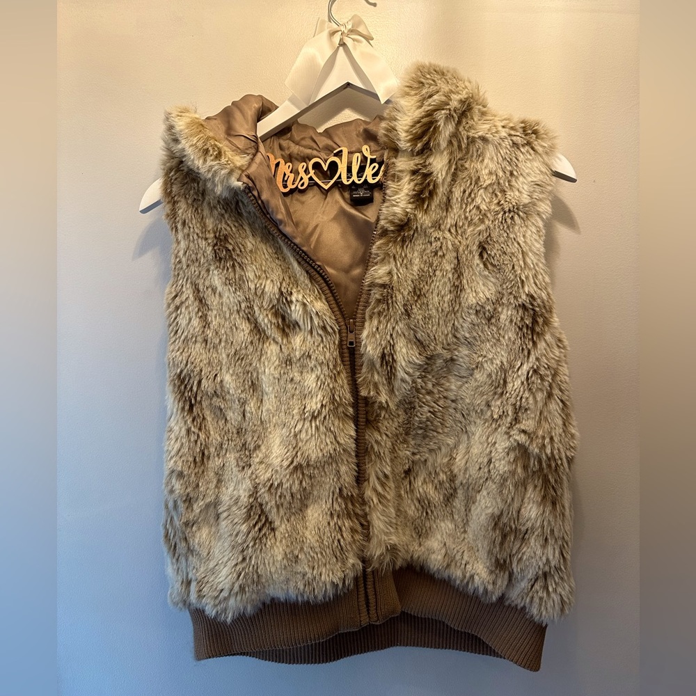 Women’s faux fur hooded vest
